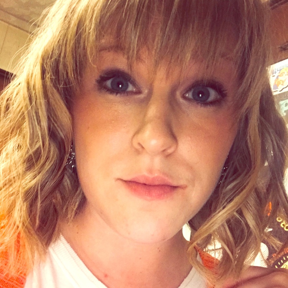 Meet your Posher, Angela